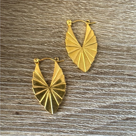 Anthropologie Jewelry - Vintage style hoop earrings A894